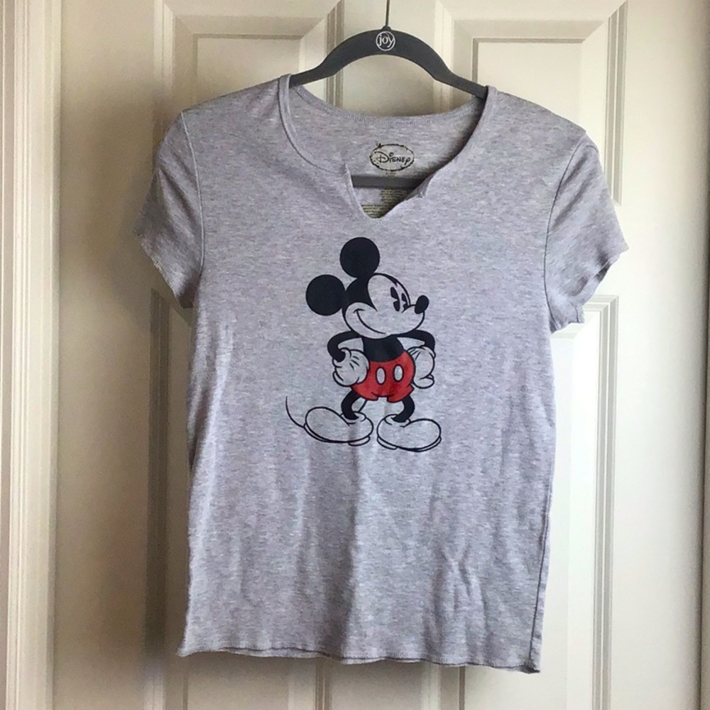 Disney 🏰 Mickey Mouse T-shirt, 32” bust